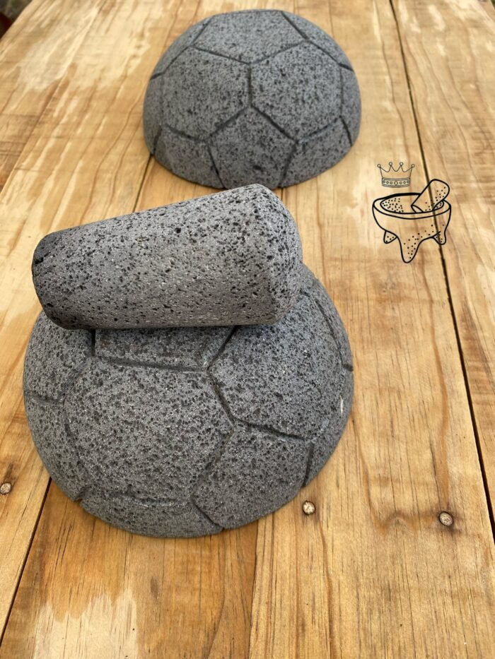 Set Molcajete Balón Fútbol 20CM/8IN - Image 2