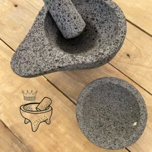 MOLCAJETE AGUACATE 15 CM / 6 IN
SET DE TRES PIEZAS
PIEDRA VOLCÁNICA