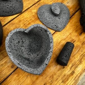 Molcajete Corazón 8”/20CM Piedra Negra Volcánica Con Tapa