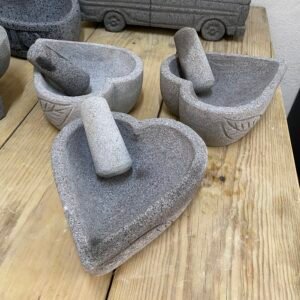 Molcajete Corazón 8”/20CM Piedra Volcánica Poro Cerrado 750ML