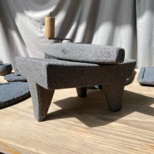 Metate 9” / 22.5cm – Piedra Volcánica de Poro Cerrado (Incluye Metlapil)