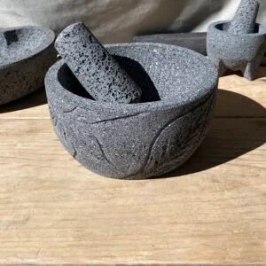 Molcajete Cuenco de Piedra Volcánica 8” (20 cm) – Grabado a Mano – 850 ml de capacidad