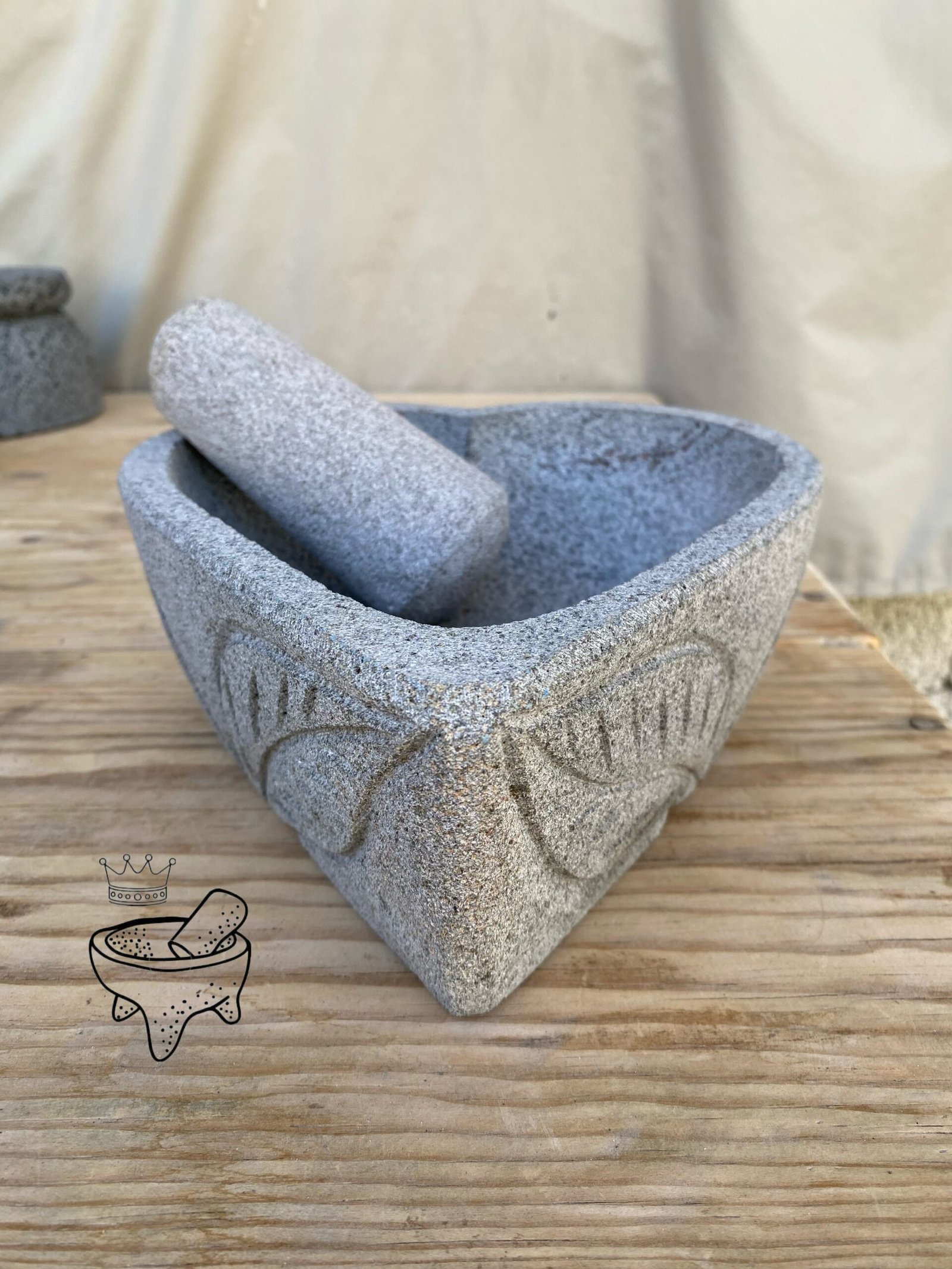 Molcajete Forma de Corazón Piedra Volcánica No.8(20CM) - Image 4
