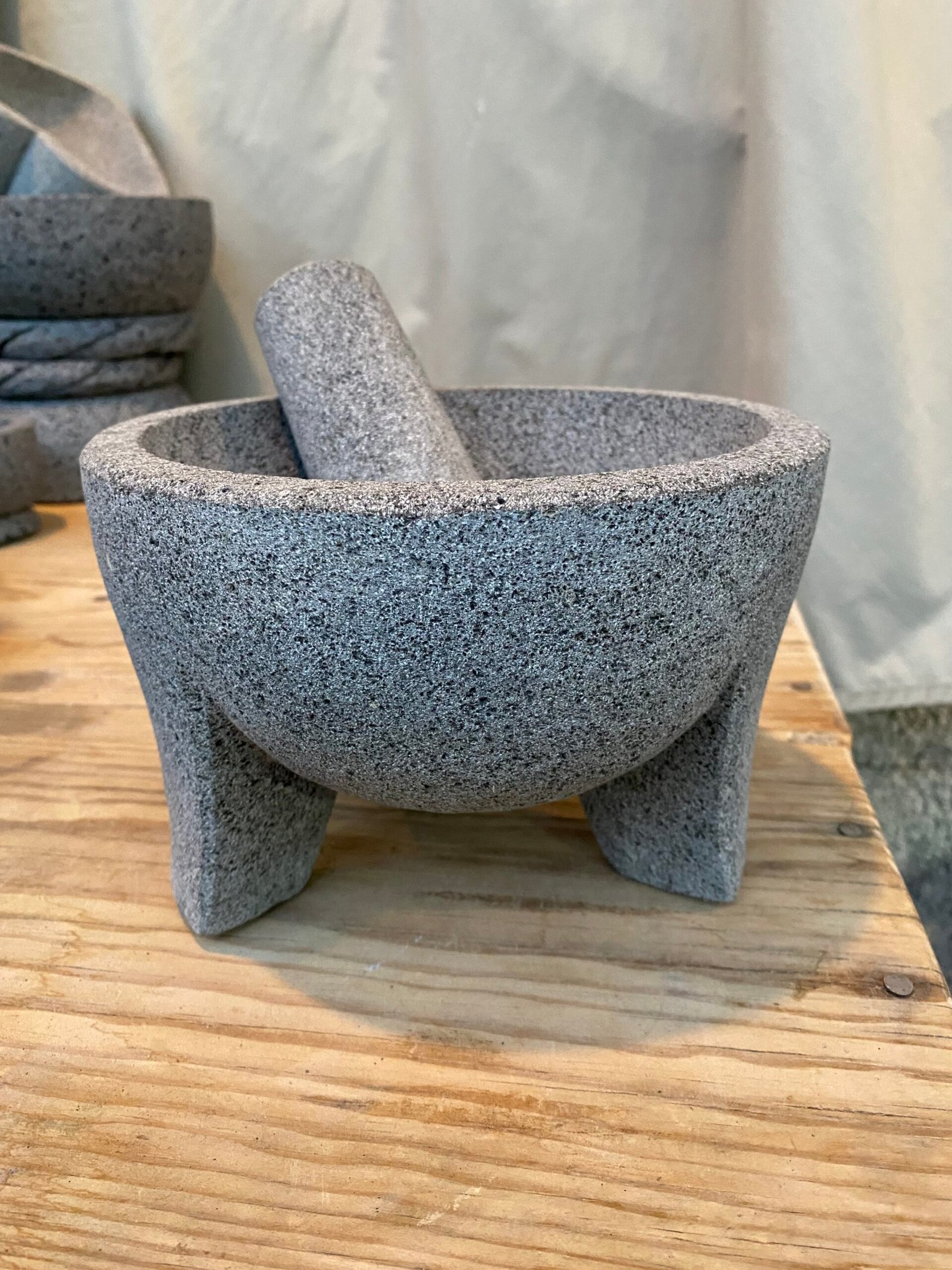 Molcajete Tradicional No.8(20 Cm) Poro Cerrado Piedra Volcánica