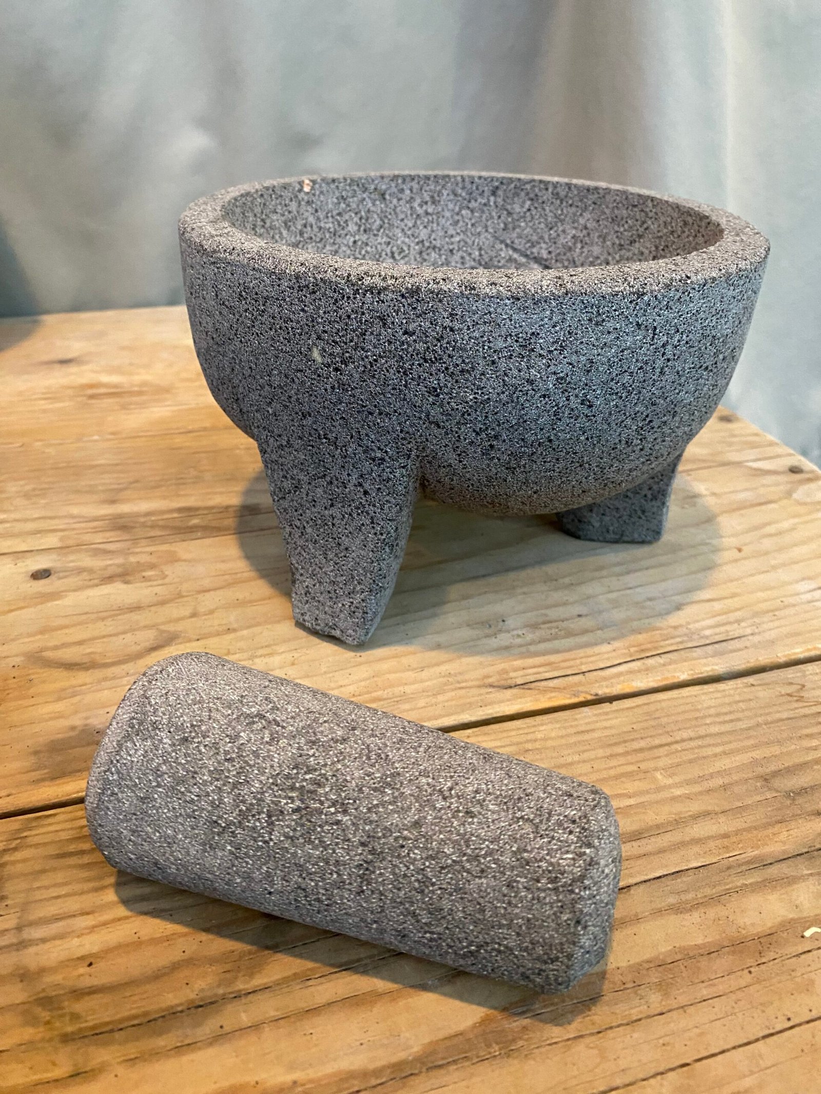 Molcajete Tradicional No.8(20 Cm) Poro Cerrado Piedra Volcánica - Image 3