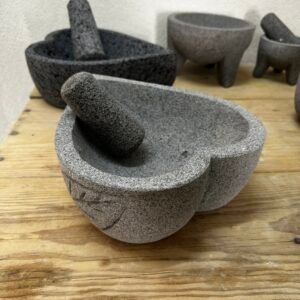 Molcajete Corazón 9”/22.5CM  Piedra Volcánica 1.2L Poro Cerrado
