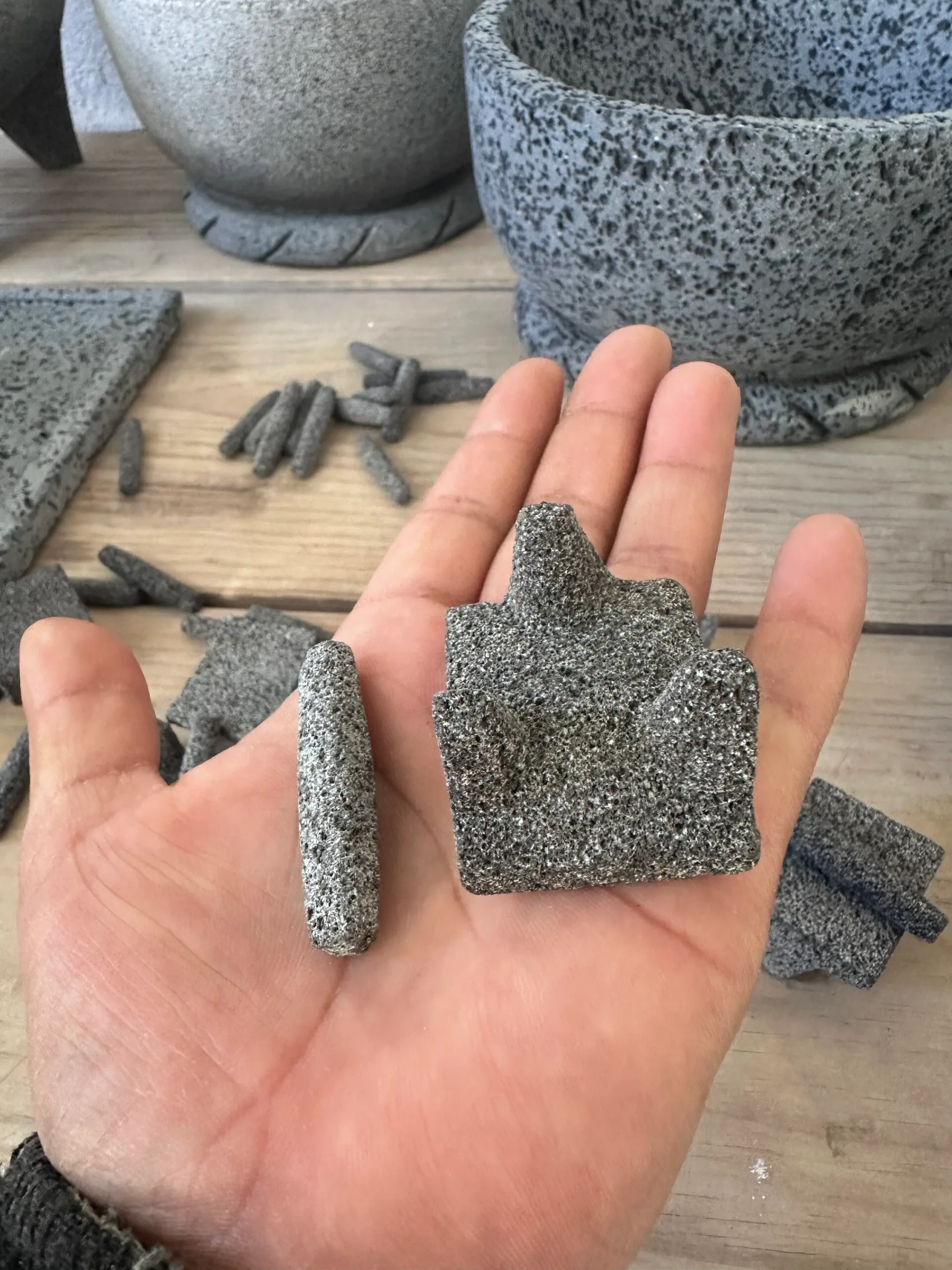 Mini-metate 4.5CM x 3.5CM Con Metlapile Piedra Volcánica - Imagen 2