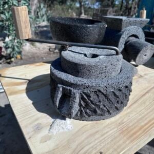 Molino Piedra Volcánica 9”/22.5CM Artesanal Curado y Listo Para Usar