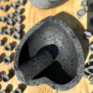Molcajete Corazón 8”/20CM Capacidad 800ML Piedra Negra Volcánica