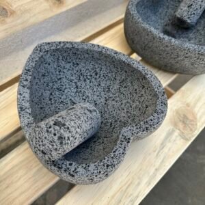 Molcajete Corazón 9”/22.5CM Capacidad 1.3L Piedra Negra Volcánica