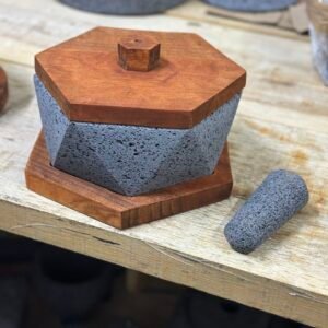 Molcajete Hexagonal 8”/20CM Con Base y Tapa Madera Capacidad 1L