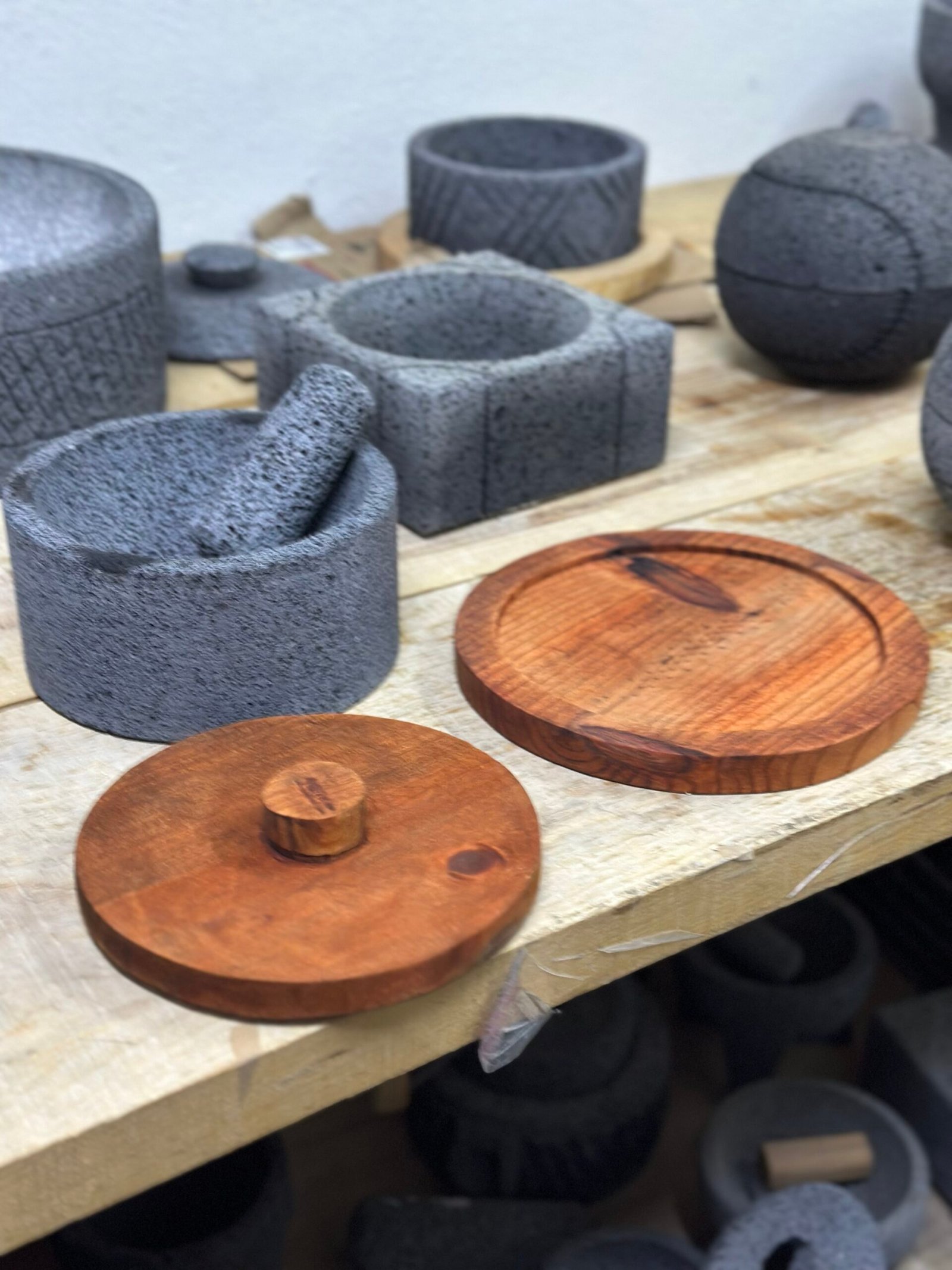 Molcajete Cilindro 8”/20CM Base y Tapa Madera Capacidad 1L - Image 2