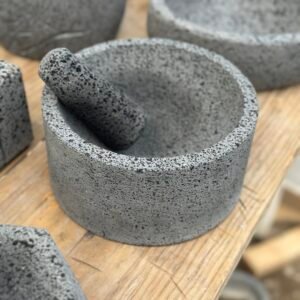 Molcajete Cilíndrico 8”/20CM Capacidad de 1L Piedra Negra Volcánica Resistente Al Fuego Directo