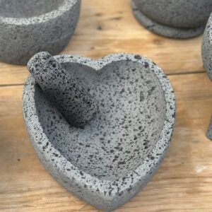 Molcajete Corazón 8”/20CM Capacidad 1L Piedra Negra Volcánica