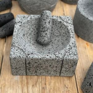 Molcajete Cuadrado 8”/20CM Capacidad de 1L Piedra Negra Volcánica Resistente Al Fuego Directo