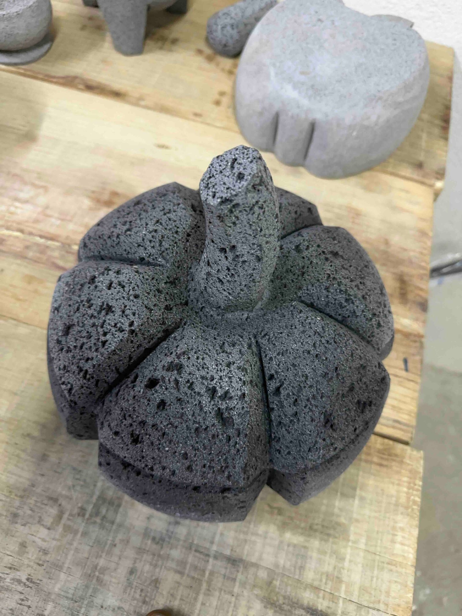 Molcajete Calabaza 9”/22.5CM Capacidad 1.4L Con Tapa y Temolote - Imagen 3